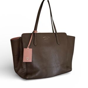 Gucci Swing Medium Pebbled Leather Tote Bag taupe pink